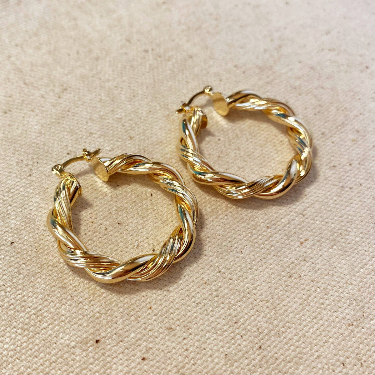 Pair of 30mm twisted tube hoops on linen